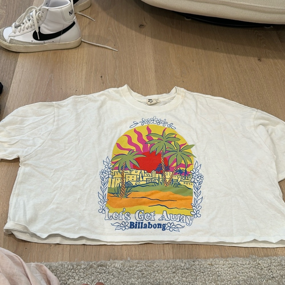 white billabong tee